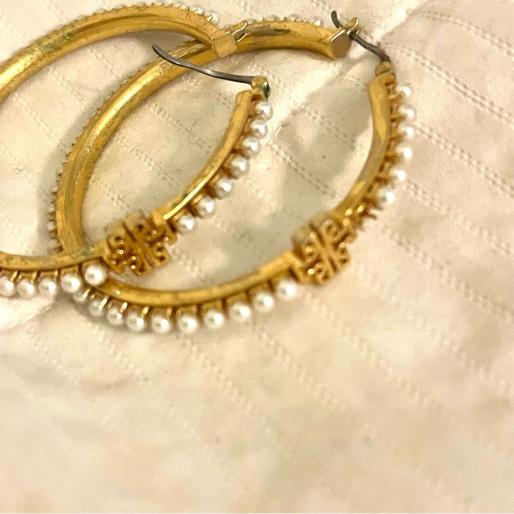 Tory Burch- Britten Pearl Hoop Earrings set in Gold. EUC. - Picture 5 of 5